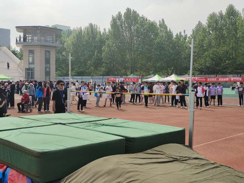 【外国语】学生组跳高比赛圆满结束